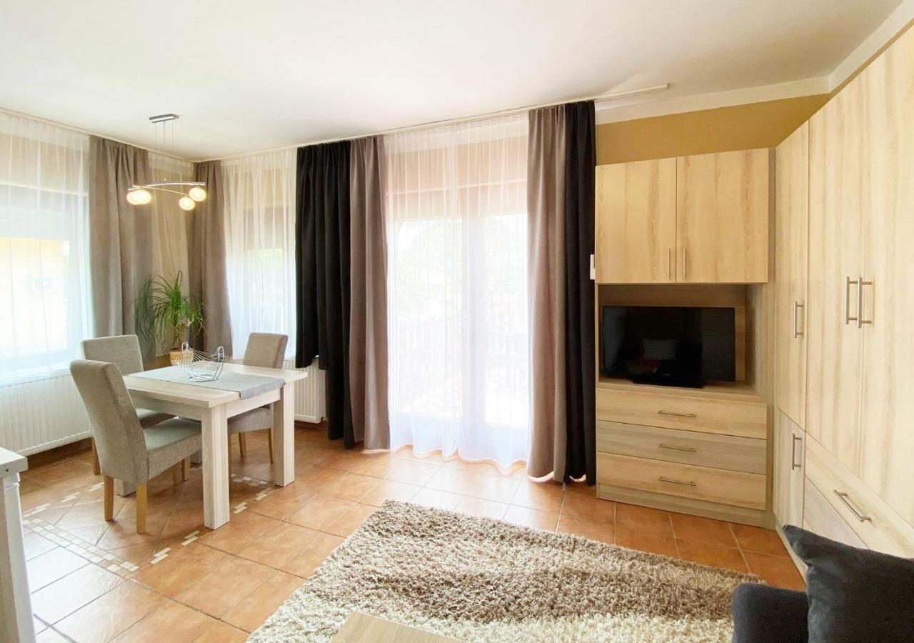 Apartman Siesta Buek - Buekfuerdo Eksteriør bilde