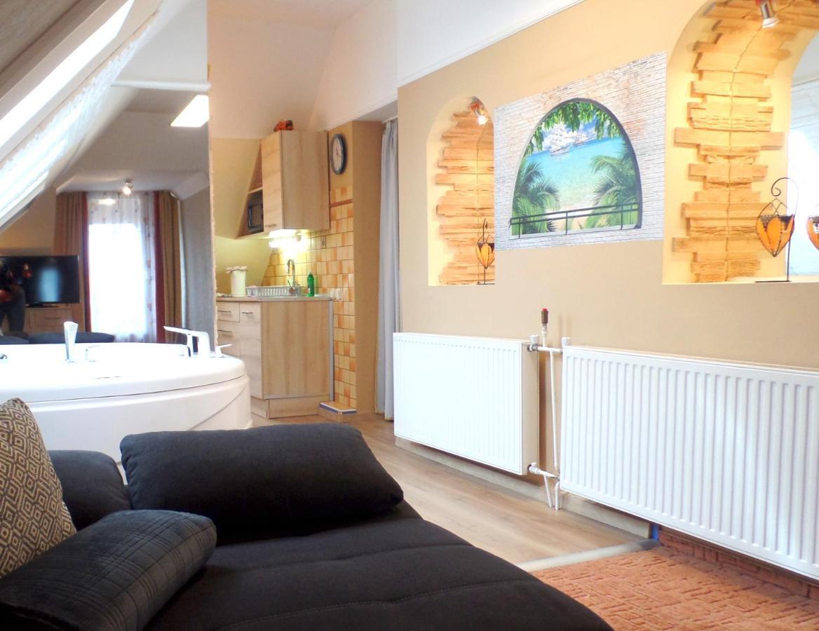 Apartman Siesta Buek - Buekfuerdo Eksteriør bilde