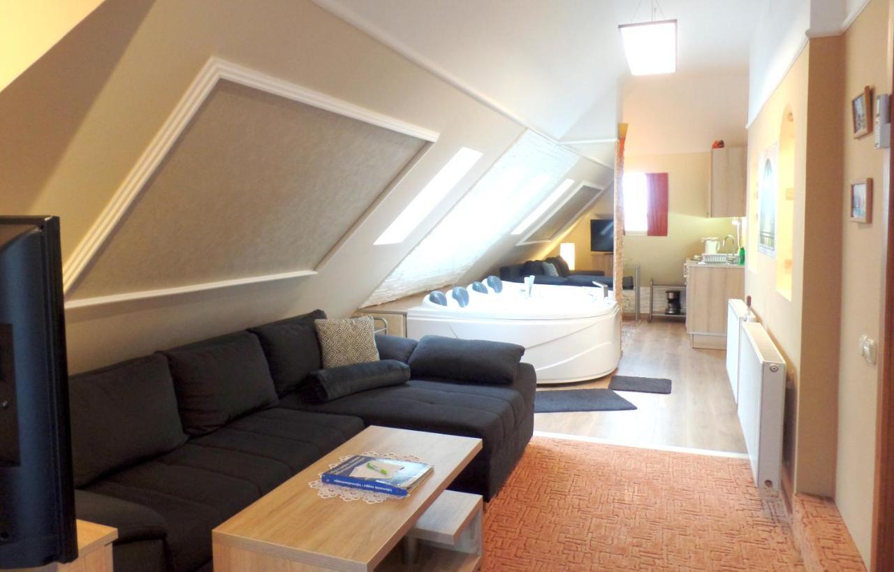 Apartman Siesta Buek - Buekfuerdo Eksteriør bilde