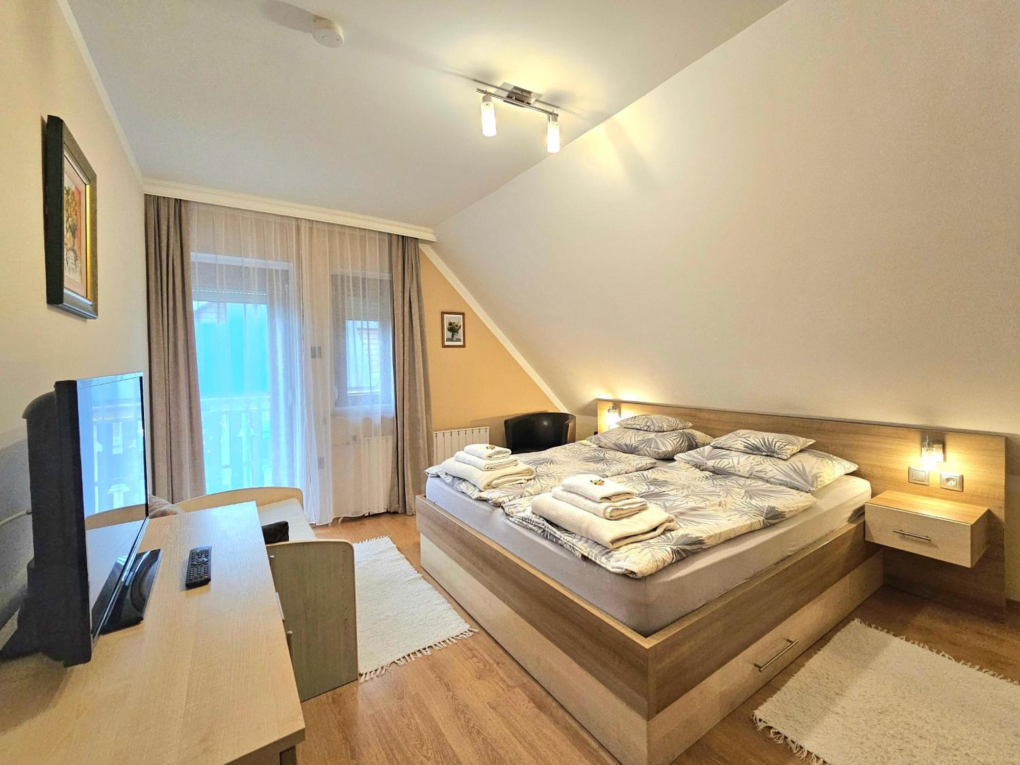 Apartman Siesta Buek - Buekfuerdo Eksteriør bilde